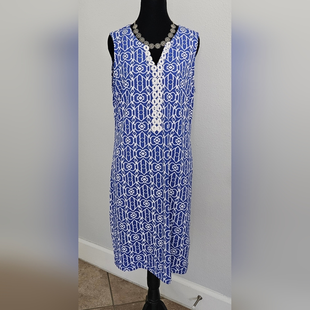 Sunsets & Sweet Tea Blue White Print Shift Dress M Preppy Coastal Sleeveless
